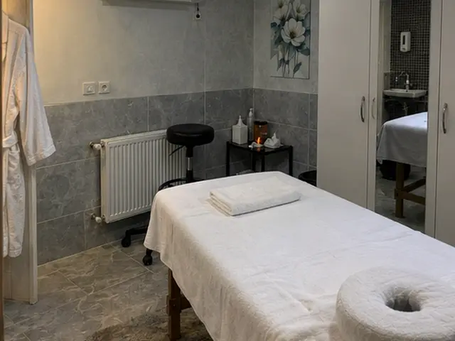 Gri mermer duvarlı, aydınlık masaj odası — Mimaroba, Masaj Salonun